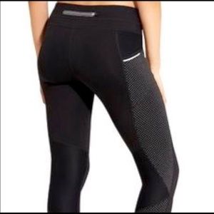 Athleta Dot BeFree tight leggings size Medium